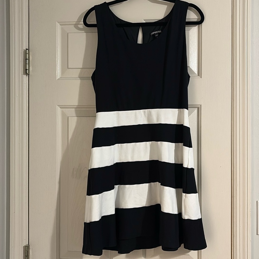 Black and white express dress. Size L. Gently used is great condition.